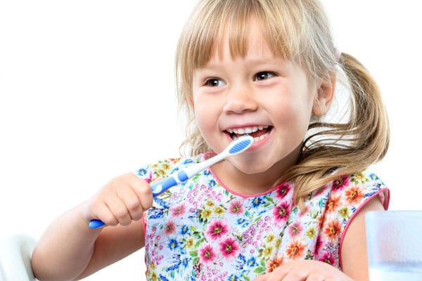 girl-brushing-teeth
